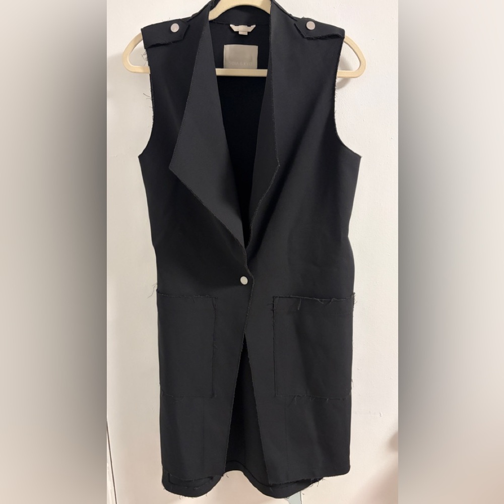 Soia & Kyo Black Vest with Patch Pocket Detail - size xs